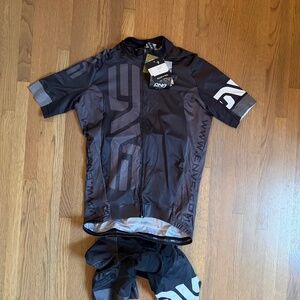 Enve Racing - Women’s Cycling Kit (bibs + jersey) - size medium - New with Tags